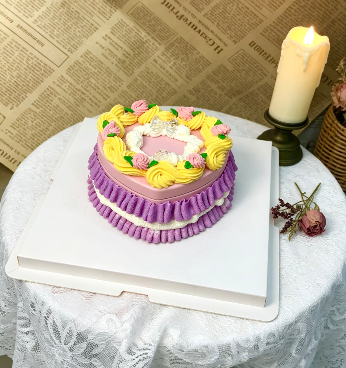 Heart-shaped cake storage box
