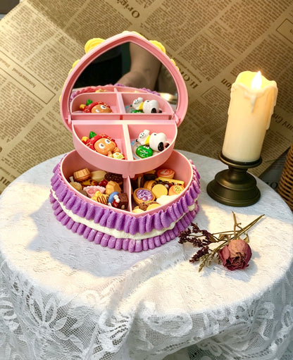 Heart-shaped cake storage box