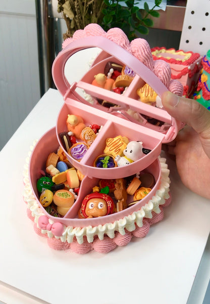 Heart-shaped Cake Storage Box