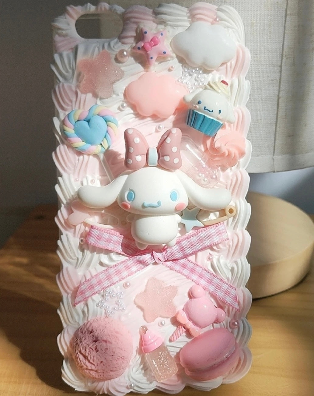 Creamy Glue Phone Case with Cinnamoroll Decoration