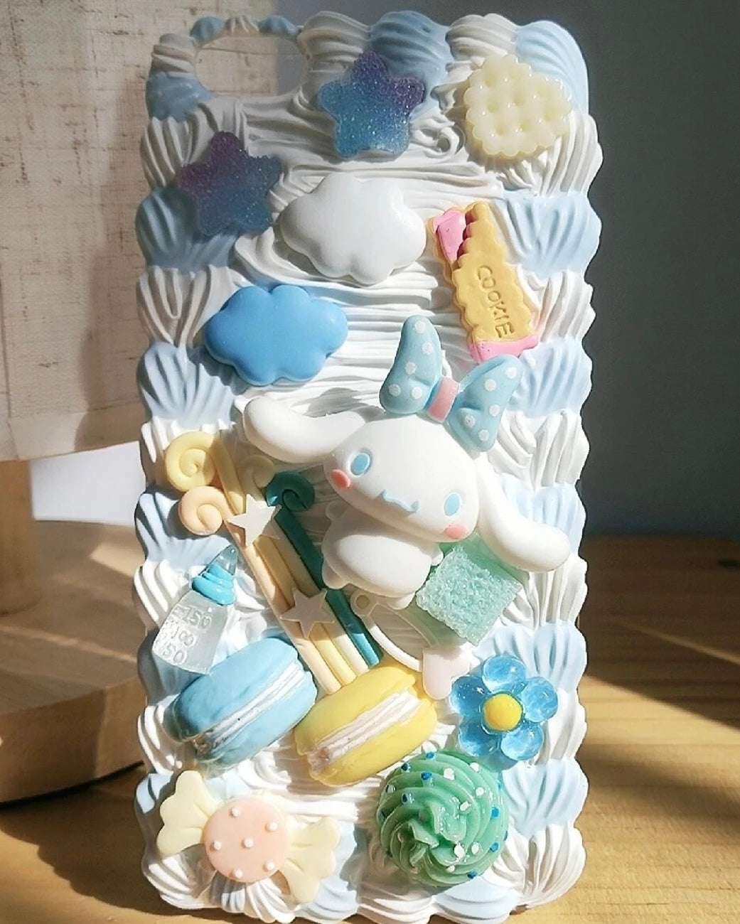 Creamy Glue Phone Case with Cinnamoroll Decoration
