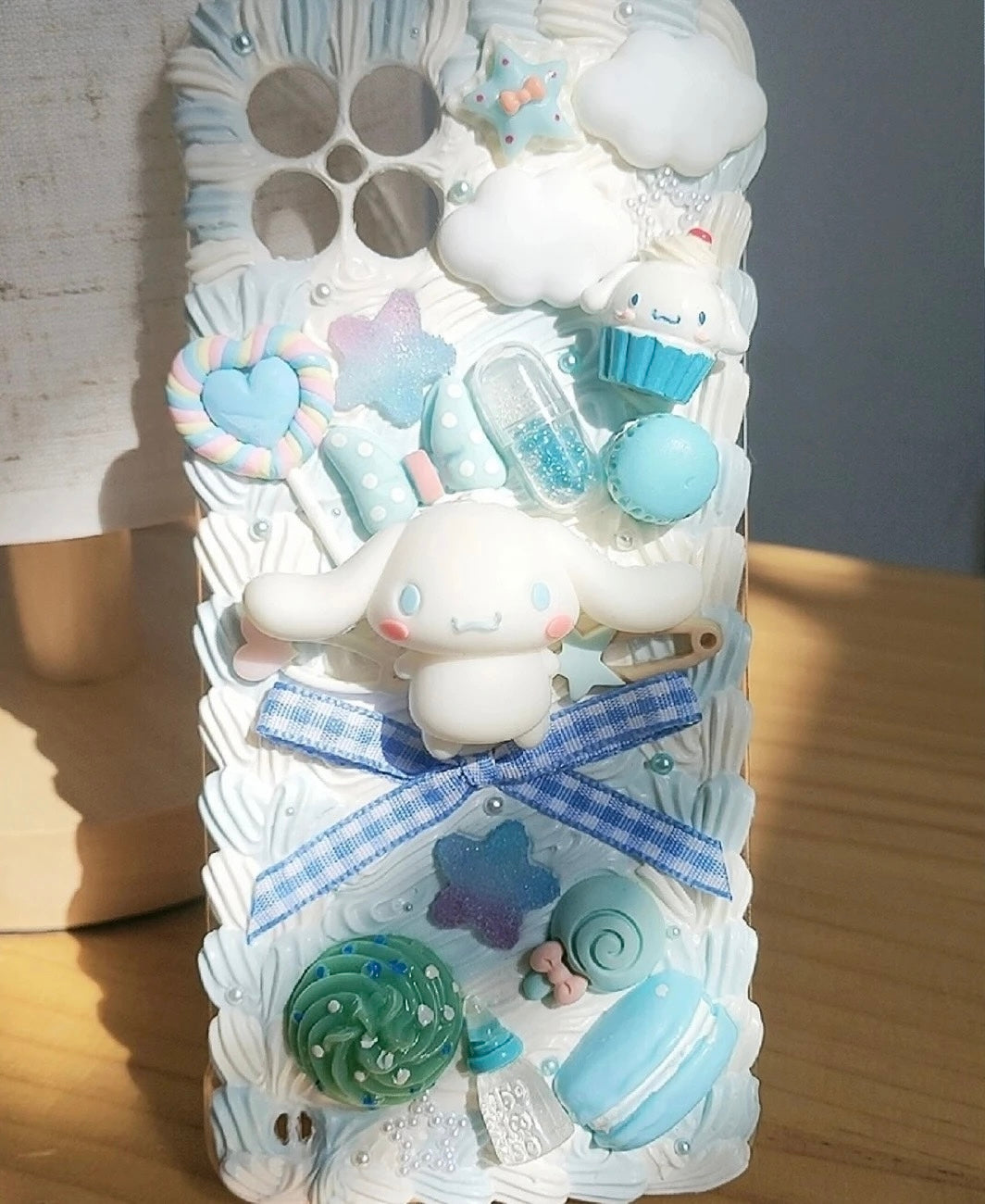 Creamy Glue Phone Case with Cinnamoroll Decoration