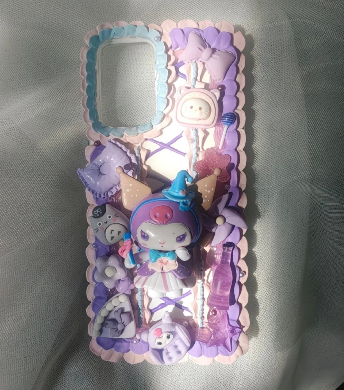 Creamy Glue Phone Case with Cinnamoroll Decoration